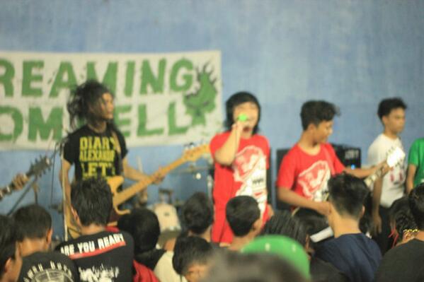 Broth Cloth tweet media