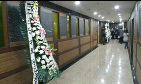 "<a href="/bloodmdpark/">박은경</a>: "<a href="/strong2012/">이선엽</a>: 이남종 열사 빈소에서 쫓겨난 김한길 근조환..
김한길의 우경화가 망신을 초래..
특검포기의 댓가를 치루고 있다.