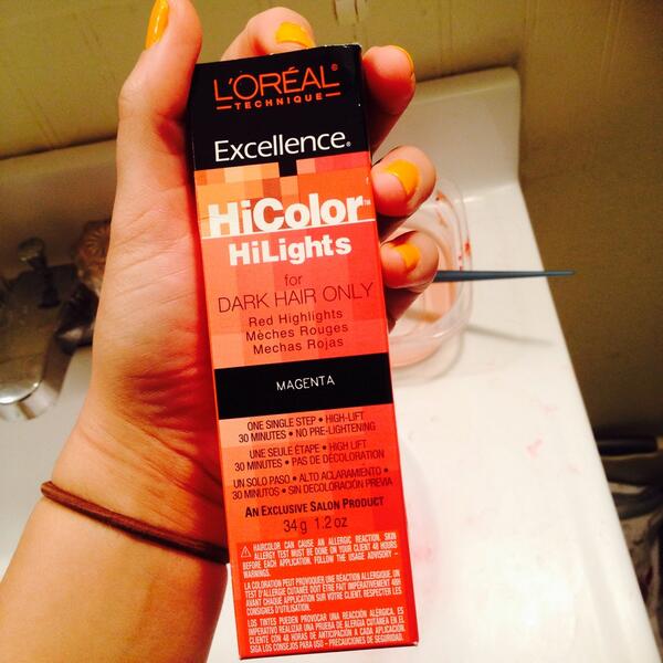 Lovnbball11's tweet image. Experimenting with some Red hair dye💁💋... #redtips #boredom