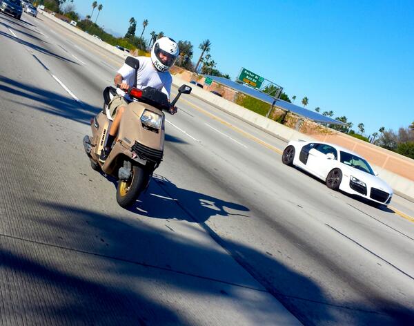 Chubbbe420's tweet photo. @JohnTeee_ really out here racing Audi R8's http://t.co/mQE6W1ofRt