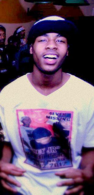 MoneyTeamIzzo's tweet photo. #HeyJrWeLoveYou http://t.co/G4iyCq9Iua