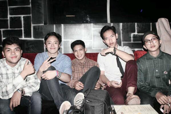 HipcousticAF's tweet photo. Pas lagi di @Maitrinlounge nih :D @Rajomontero @billyerrick  @AjiTanjung @dedewwa  @JethMontero http://t.co/vVeAyqBK0m
