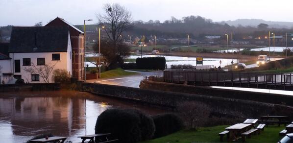 Fluvial/tidal flooding at Topsham now. Why is EnvAgency so keen to increase it? @cllrmartin @CllrPeteEdwards
