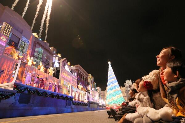 ユニバーサル スタジオ ジャパン公式 数々の輝かしい称号を手に入れたパークのクリスマス ツリーと名実ともに世界最高峰のクオリティを誇るクリスマス ショー 天使のくれた奇跡 世界最高の競演は1月6日 月 まで Http T Co 3vnqr1fjdb Usj