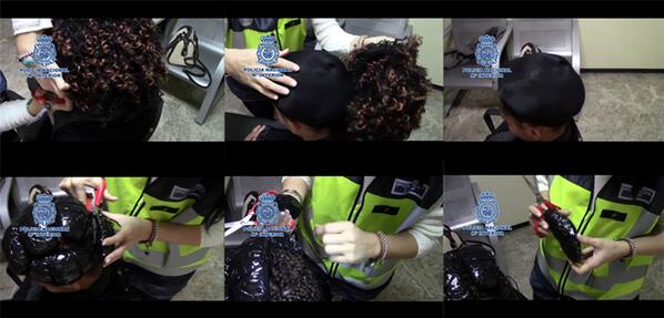 elmundoes's tweet photo. Detenidas en Barajas dos mujeres con más de 2 kgs. de cocaína bajo sus pelucas http://t.co/mTPi9xuufg (Foto: Policía) http://t.co/2KjmYTiFdM