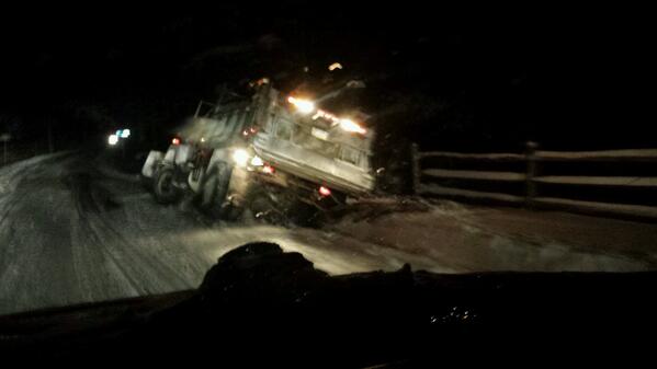 HankFox29's tweet image. Even the plows are getting marooned. #chasingsnow #stayhome @ChasingNJ @My9NJ