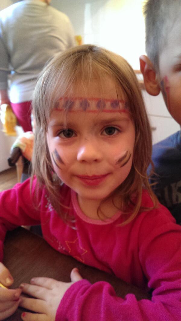 MinjaSRB's tweet photo. Danas se bavim body paint-om za decu. Pokahontas! http://t.co/61Ttyf5X8A