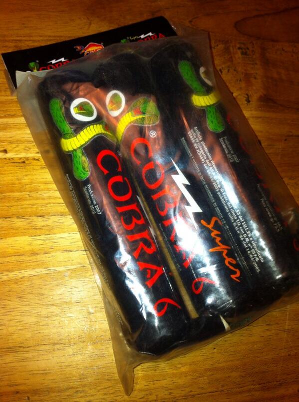 MrPyroZ's tweet image. DIT ZIJN ZE DIT ZIJN DE ECHTEN ALLEEN WEL ERG PRIJSIG 17,50 VOOR DRIE STUKS HET ISBHET HARDSTE VUURWERK WAT JE HEBT