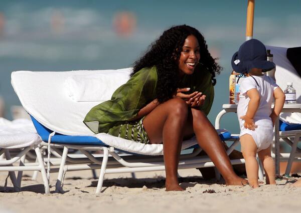 KelendriaDaily's tweet photo. January 2 - Seen Relaxing On Miami Beach in Miami, Florida // http://t.co/99l50JF6ny // http://t.co/mDLueBBXet