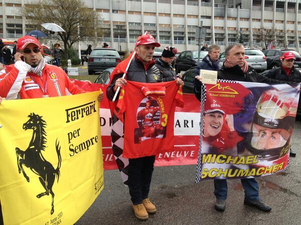 repubblica's tweet photo. Buon compleanno #Schumacher: a Grenoble l'omaggio dei tifosi  http://t.co/gDpjhbUgIU http://t.co/B96WwMlRxR