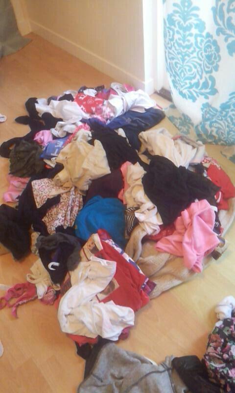 chantel_5SOS's tweet photo. thats only half of my clothes... http://t.co/SAMwG4Ktre