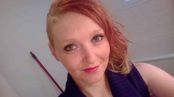 AngeLiqueLEBERT's tweet photo. Yeeeah Bonne Année 2014 !!! KiSS à vous ♥ http://t.co/zKF03eeU2i