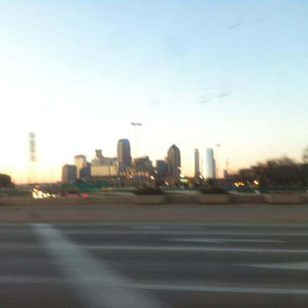 coltonvtaylor's tweet photo. Dallas on this fine morning http://t.co/0Zzc9cOUJJ