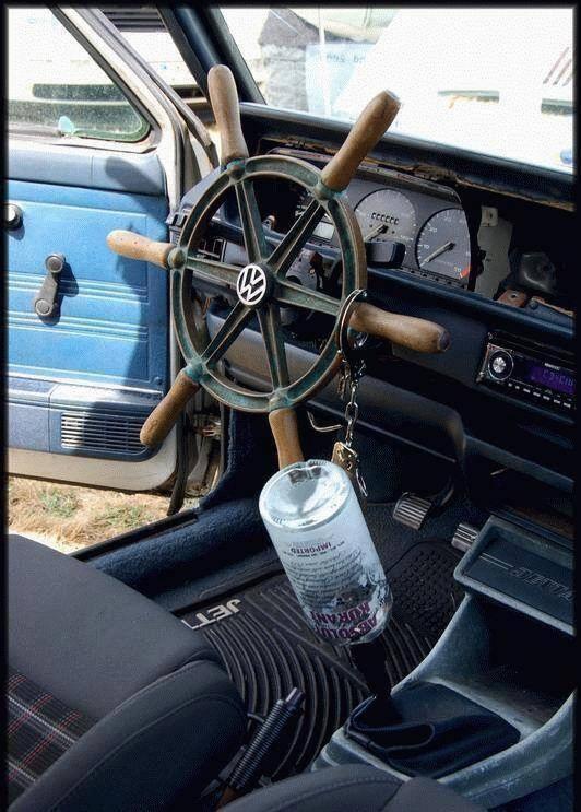 Оторвал руль. Руль авто. Штурвал прикол. Штурвал в машине. Смешной руль на авто.