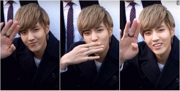 fyhzico's tweet photo. @Hyorin_Aw hai /flying kiss/ http://t.co/bkwi4GBHGp