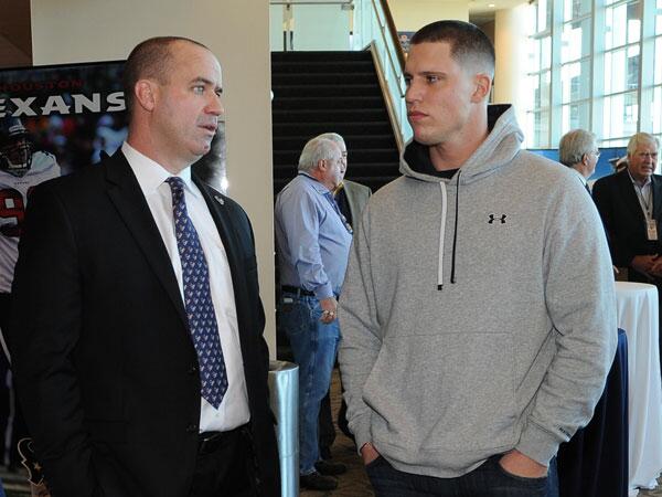 Drew Dougherty Bill O Brien Lb Brian Cushing Chat Today At The Texans Vip Meet And Greet Http T Co Nopdyugvcy Drew Dougherty Bill O Brien Lb Brian Cushing Chat Today At The Texans Vip Meet And Greet Http T Co Nopdyugvcy