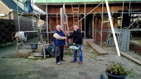 EdwardOlthof's tweet photo. Vakantiewerk zit erop en afgesloten met pannenbier. Volgende week weer echt ah werk😊 http://t.co/9SXRmVh6hB
