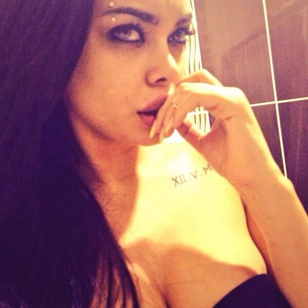 EyllSoyluu's tweet photo. Canlarım özledim sizi 💋😇 http://t.co/nzfI52Upa0