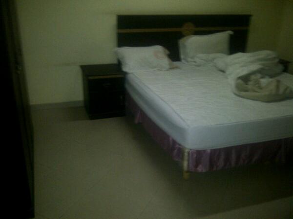 وهذا سريري ومتواجد بالفندق فيه احد فاضي بيقابل ؟