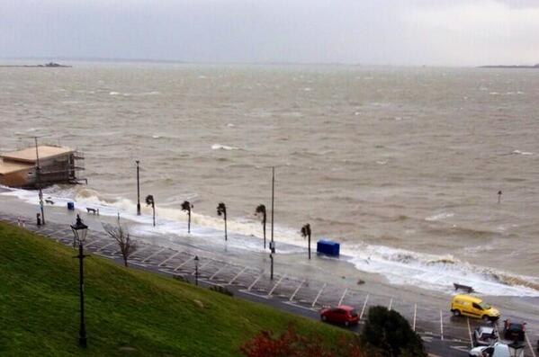 your southend on twitter strong winds at high tide today brought waves over the sea wall and on to the seafront road photo by sosjames http t co bxomjjo3o6 twitter your southend on twitter strong winds at high tide today brought waves over the sea wall and on to the seafront road photo by sosjames http t co bxomjjo3o6 twitter