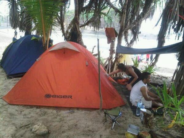 Dadan_markingop's tweet image. @BackpackerStore @BackpackerBDG @BackpackrAddict tahun baru di pantai klayar mimin2 yang endjoy :)