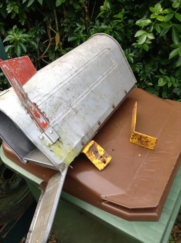 nnnnbbbbwot's tweet image. @Tesco as requested photo of the damage one of your careful delivery drivers caused ,,, back in Sep13! #notresolved