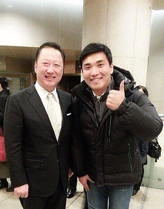 jegar17's tweet photo. @Solarplant 회장님, 드디어 만나뵙고 인사드렸습니다. 4년 동안 정말 열심히 달렸습니다. 더 좋은 모습 보여드리기 위해 최선을 다하겠습니다. 
https://t.co/Bbq3C42OX6 http://t.co/4uxiqvu3LK