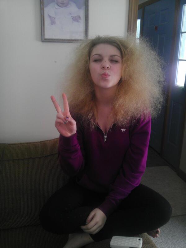 celiamoreland's tweet image. Woke up to this hawt thangg in my living room #sister #datweave #ratchet
