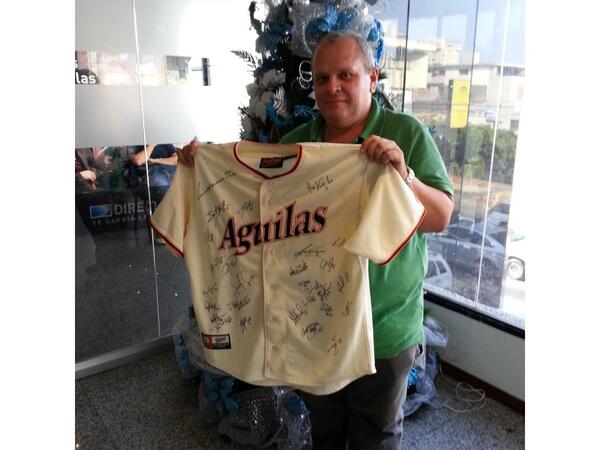DIRECTVSportsVE's tweet photo. El GANADOR de #DIRECTVInteractivo, x la camisa de @aguilasdelzulia, FELICIDADES a Rafael Bohorquez @reifibhrqz93! http://t.co/vCFTgoKN9H