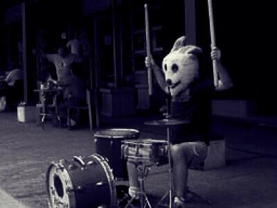 Kit is recording his drums for the new record 2day!