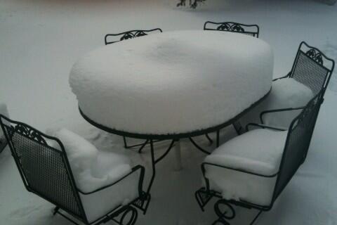 HydrodynamicH's tweet photo. Upon closer inspection in the morning, everything now has what I am affectionately calling a "SnowHat" #snow #hat http://t.co/SfOjHJyhuX