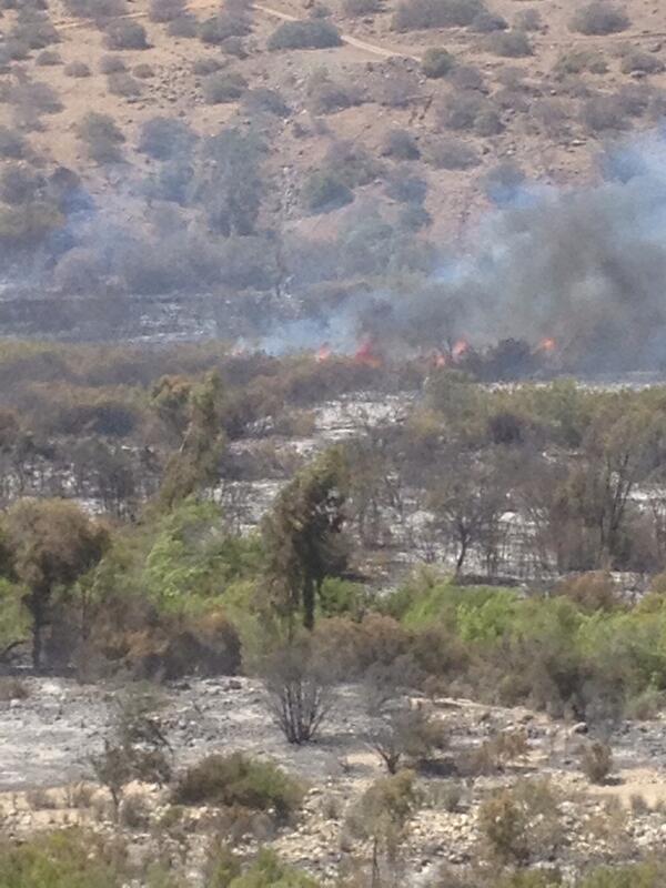 avalcon's tweet photo. ESTA PASANDO: focos de incendio continúan sector San Agustín / Cunlagua @Diferenciafm http://t.co/xn05CPBdXc
