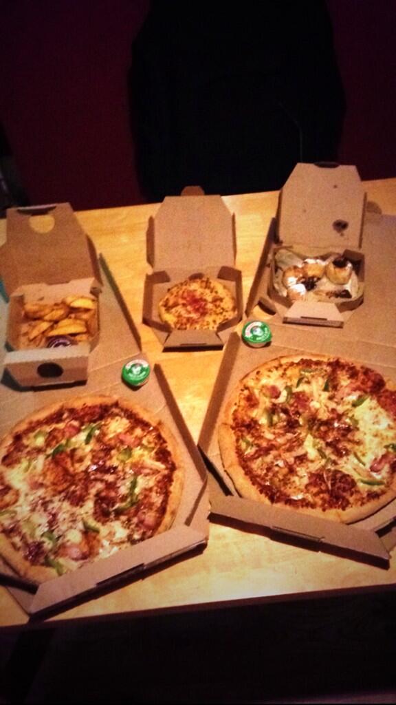 This is heaven 👌 #dominos #dadsaway