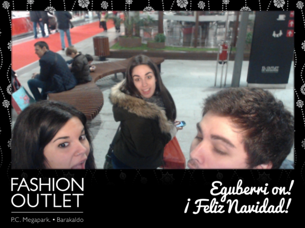 5Nagore's tweet photo. Felices Fiestas desde @FashionOutletBK! Escribe tus regalos de Navidad y gana 500 € http://t.co/1b3tLIvF3e http://t.co/SFDm1KrGzg