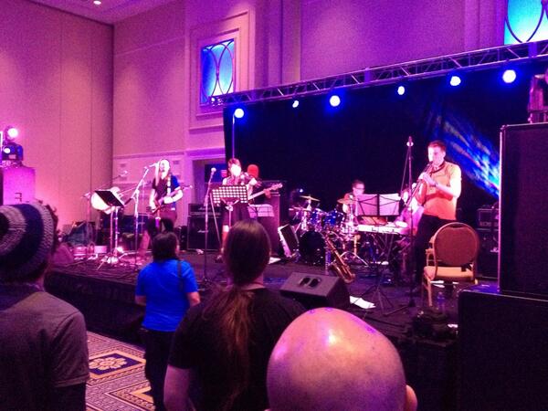 StudioMercato's tweet photo. Killer Mario Kart medley from @finalstagelive #MAGFest #datrainbowroad http://t.co/QtPfrKsuR2