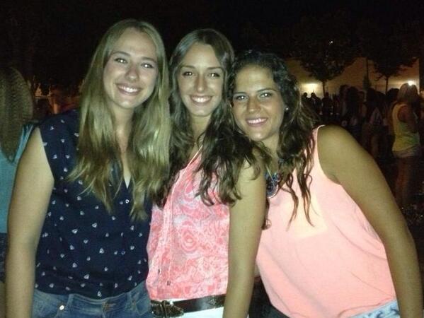 mariabecerrabs's tweet photo. Se echa de menos a las niñas feas estas la verdad @Clara_Casas @nuBesima http://t.co/FYdNfnW34H