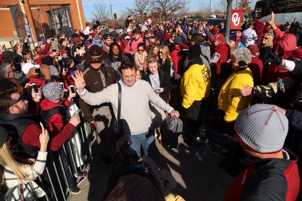Wow! Now that's a homecoming! Thank you fans for coming out &amp; all of you who were with us in NOLA! #SoonerNation