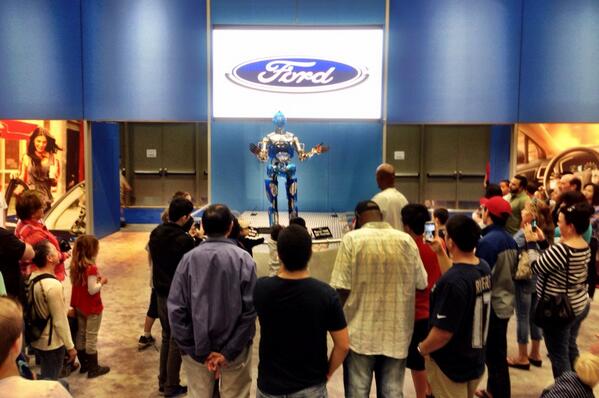 Ford_JonathanH's tweet image. Hank the #InteractiveRobot is always entertaining.  Come spend some time with us at the #SanDiegoAutoShow #Ford