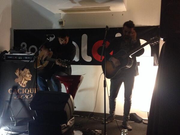 javirojano's tweet photo. A #santacoloma @Bar_LALOLA @scgramenet, recollida de  joguines aquesta nit, des de la la Nit Solidària. http://t.co/Norzh4fwlN