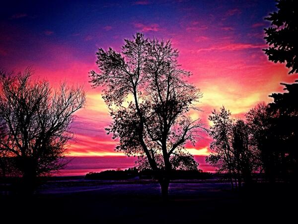 littlemotherrun's tweet image. Anyone who doesn't believe God is a painter needs to move to North Dakota.