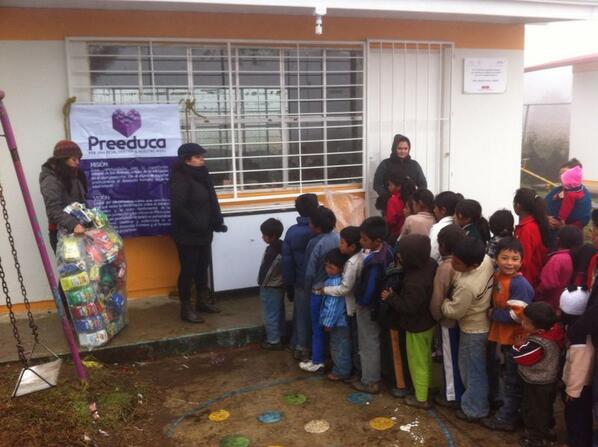 preeduca's tweet image. Nuestro agradecimiento al Sr.Diputado @AHUEDRICARDO por su donación; hoy PREEDUCA pudo hacer feliz a muchos niños.