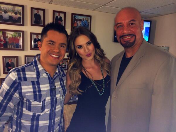 :)“@Karimtelemundo: Nuestra guapísima invitada <a href="/Kimy2Ramos/">Kimberly Dos Ramos</a> @TitularesYMas los esperamos  11:35pm / 10:35c <a href="/Telemundo/">Telemundo</a> ”