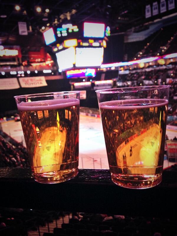 _ItsMillerTime_'s tweet photo. #rampagesocial dollar beer night! http://t.co/eWKyO2EhIm
