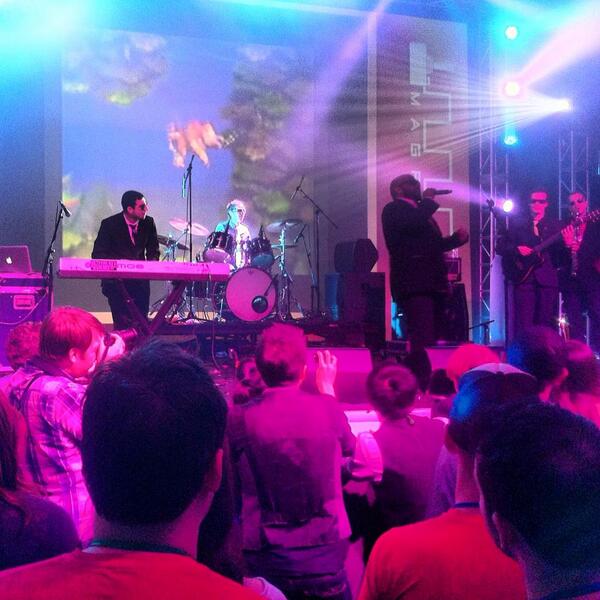 SWDTechGames's tweet image. @MAGFest update: almost 24 hrs ago @kunalmajmudar rocked the stage w/ @TheOneUpsBand. #DigThoseShades #KeyboardWizard