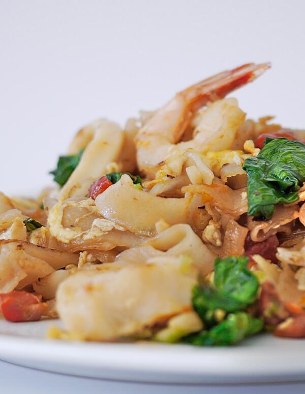 ouibistroID's tweet photo. ada yang suka dengan menu kwetiaw??? di @ouibistroID ada loh menu Kwetiaw Goreng Seafood http://t.co/RAAZM4WnKj