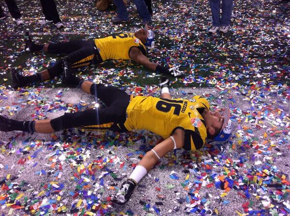 BPieperMcElroy's tweet photo. Making "snow angels" in the confetti on the field after wining the #CottonBowl. #Mizzou @KOMUnews http://t.co/6TinJrBcCg