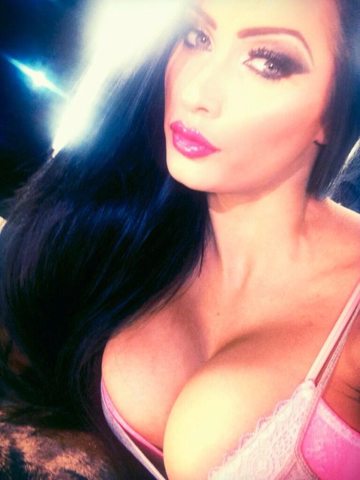 Selfie before bed. Nighhhht 💤 http://t.co/TBdONzuCiQ<a href="/tag/selfie"class="tags"><span>#selfie</span></a>