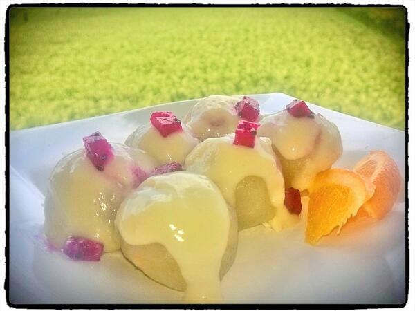 bapa_yaya's tweet photo. Ayo Jajan Cilok Kadu Kiju @bapa_yaya di Menu Me Jl. Pakuwon No 29. Lelehan Keju dibalut Cilok kenyal dan saus Durian http://t.co/HB9PEPmuGe