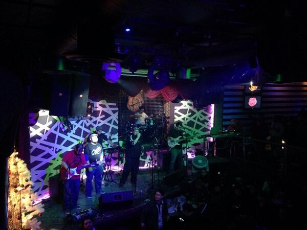 LaTorqueMty's tweet photo. Y estamos en el @ROSEROCKBARMTY en la guerra de bandas http://t.co/dT8ooayGcq