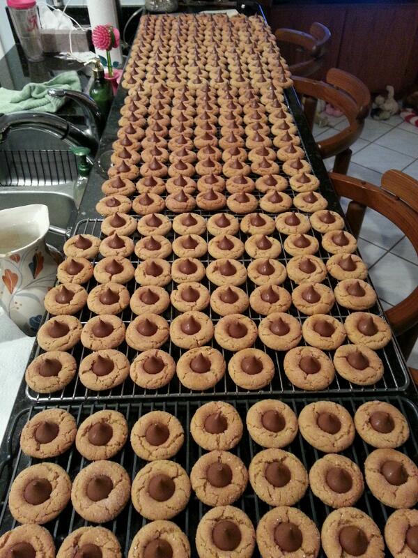 THOOLA's tweet photo. Cookie assembly line! http://t.co/NhKxcKuqMO